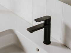 Roca Cala Black slavina za lavabo